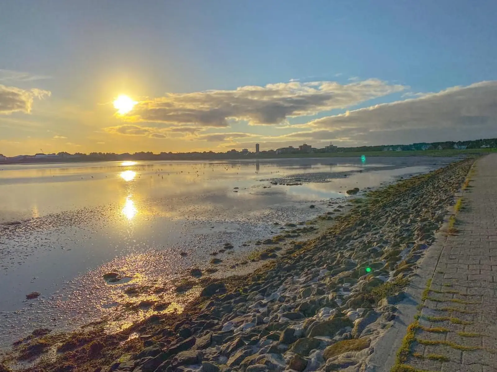 Wohnung Inselschatz Sonnenuntergang am Strand von Vermietservice Ilyes