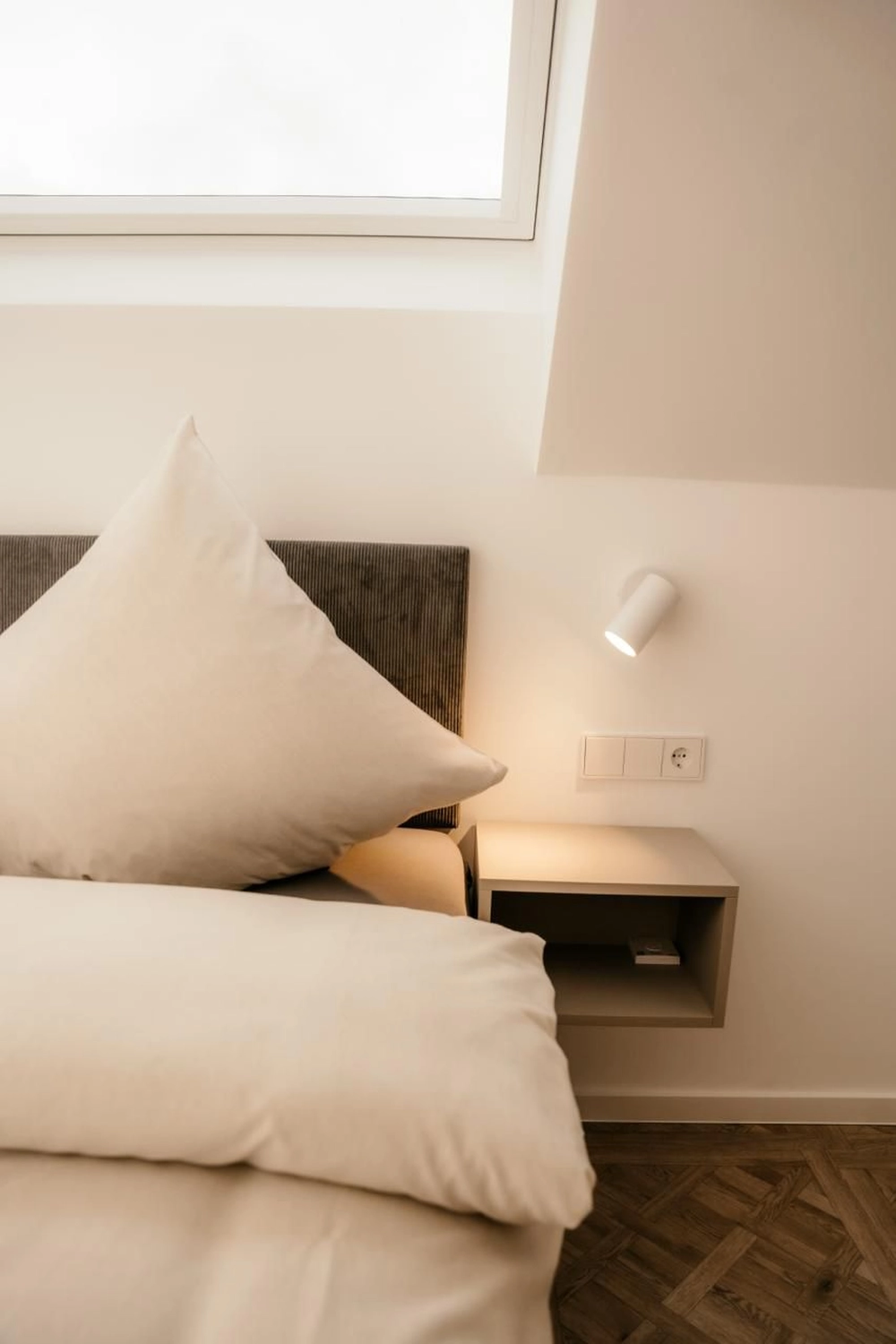 Wohnung E-24 Hausinnentisch Stuhl von Vermietservice Ilyes