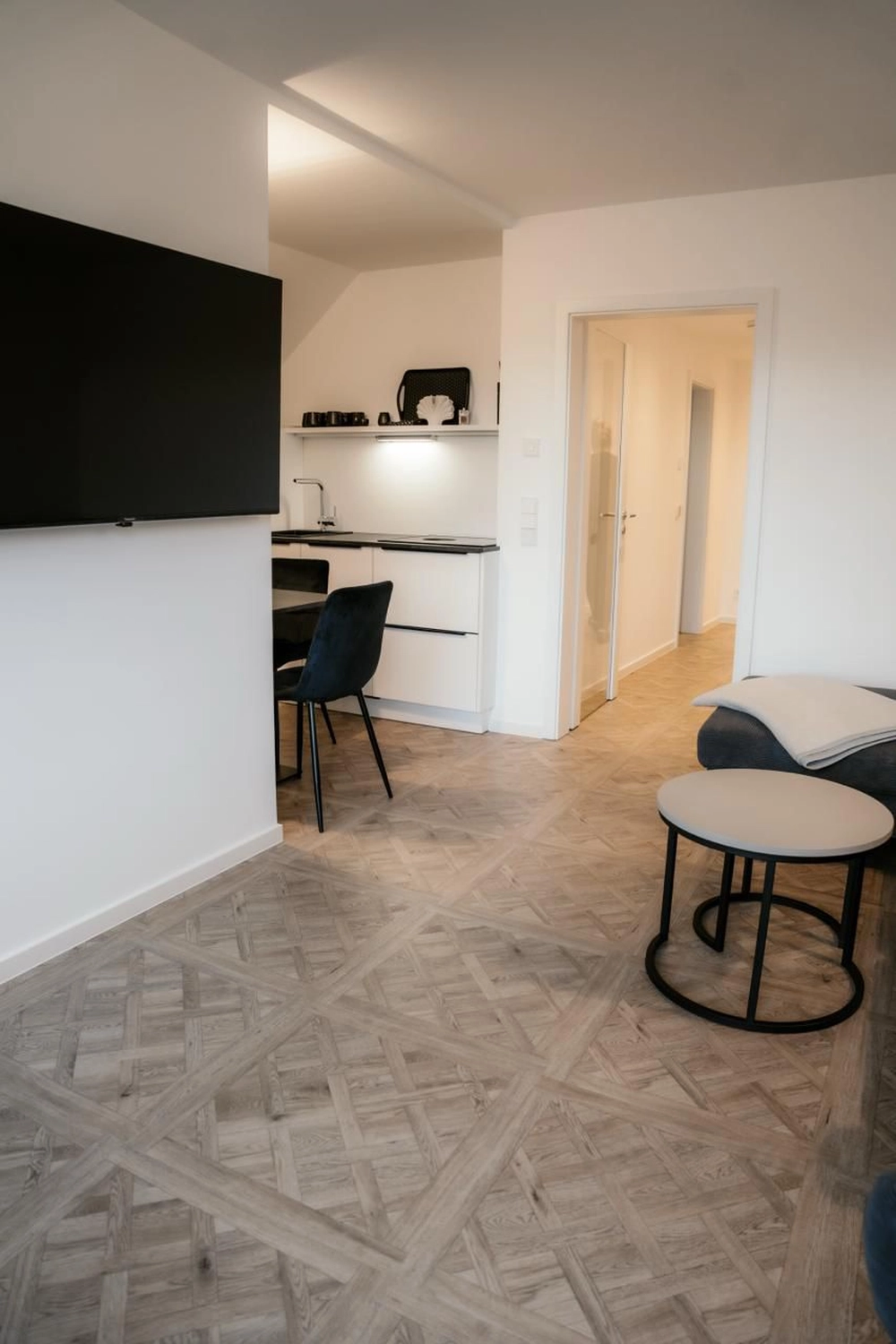 Wohnung E-24 Hausinnentisch Stuhl von Vermietservice Ilyes