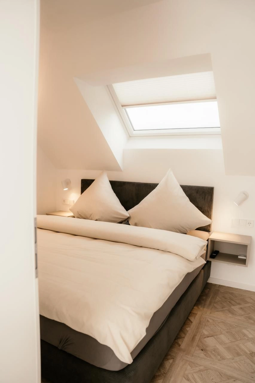 Wohnung E-24 Hausinnentisch Stuhl von Vermietservice Ilyes