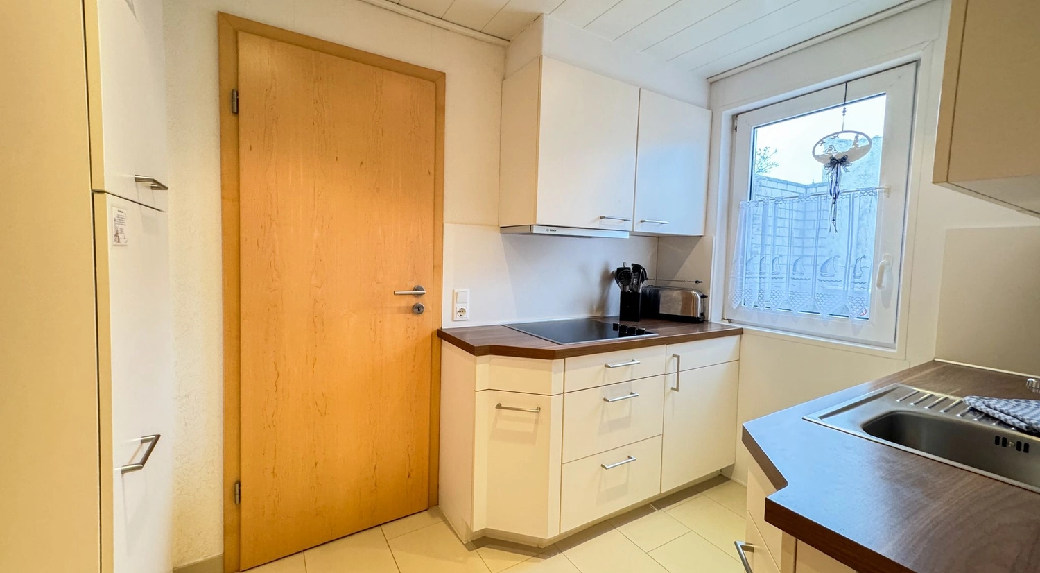 Wohnung ELF Esstisch und Stühle von Vermietservice Ilyes